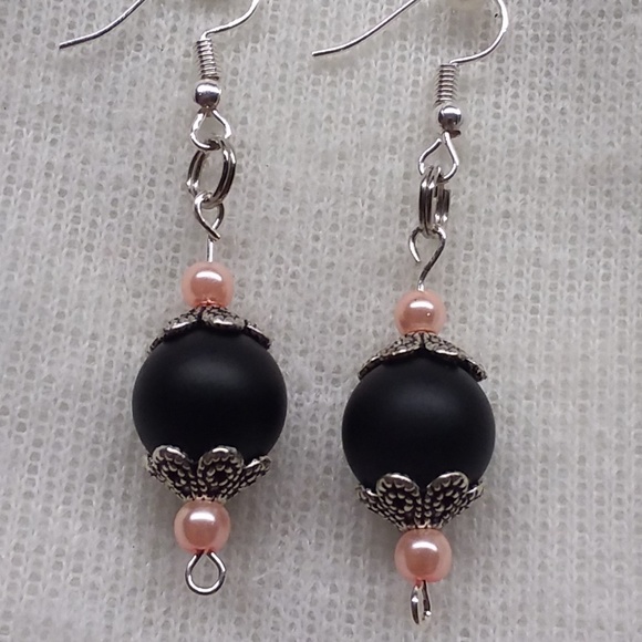 Handmade by me Jewelry - Eye catching Handmade black & pink beaded earrings